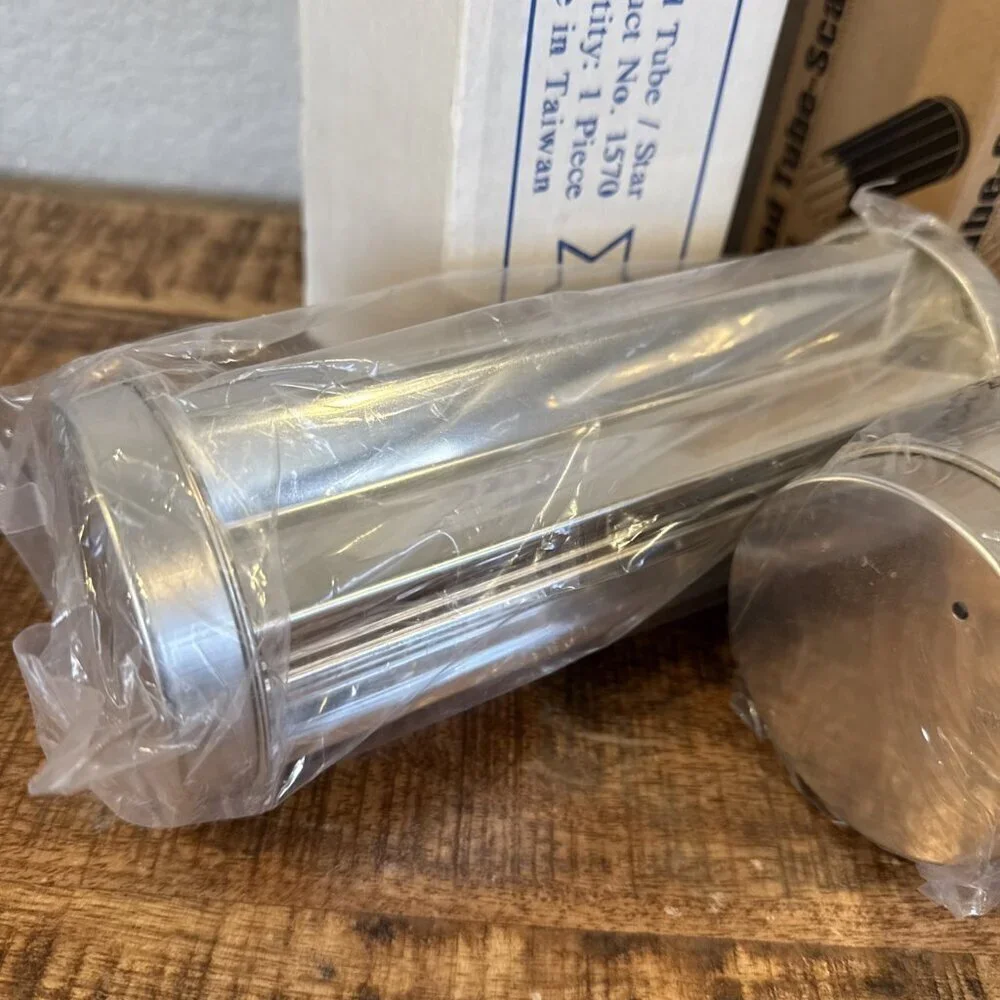 Pampered Chef Valtrompia Bread Tube Set Star & Scalloped Baking Shapes